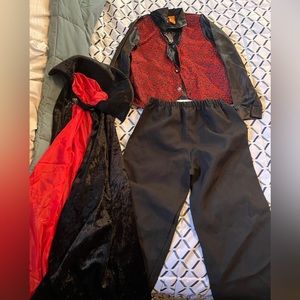 Child Size Small (8) vampire Halloween costume